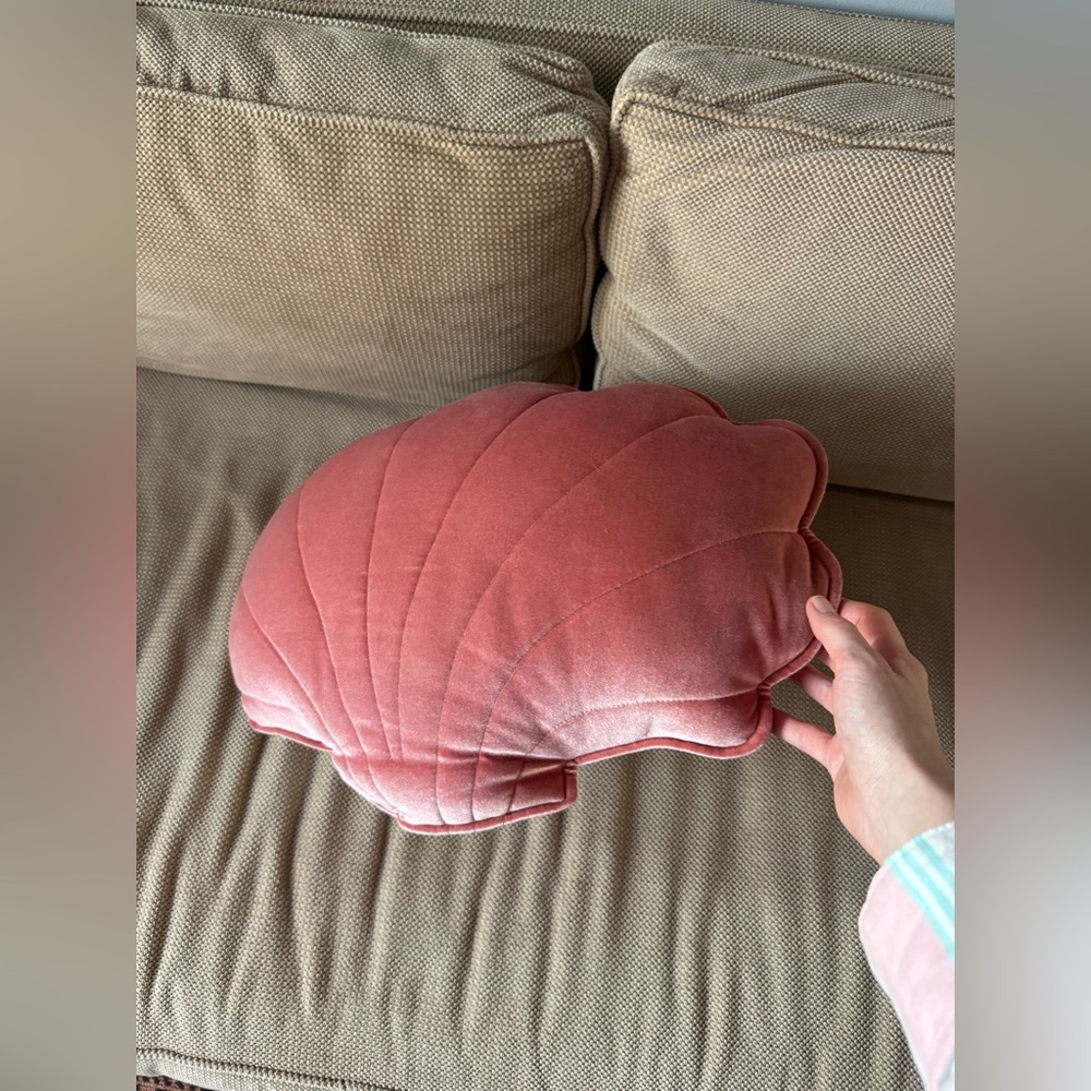 Handmade velvet pink coral shell pillow - Picture 6 of 10